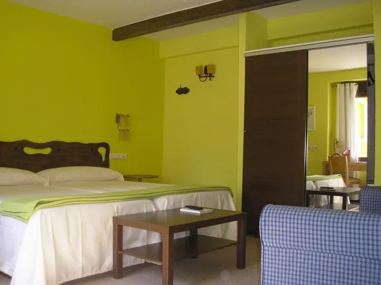 Imagen de Habitación con bañera hidromasaje individual