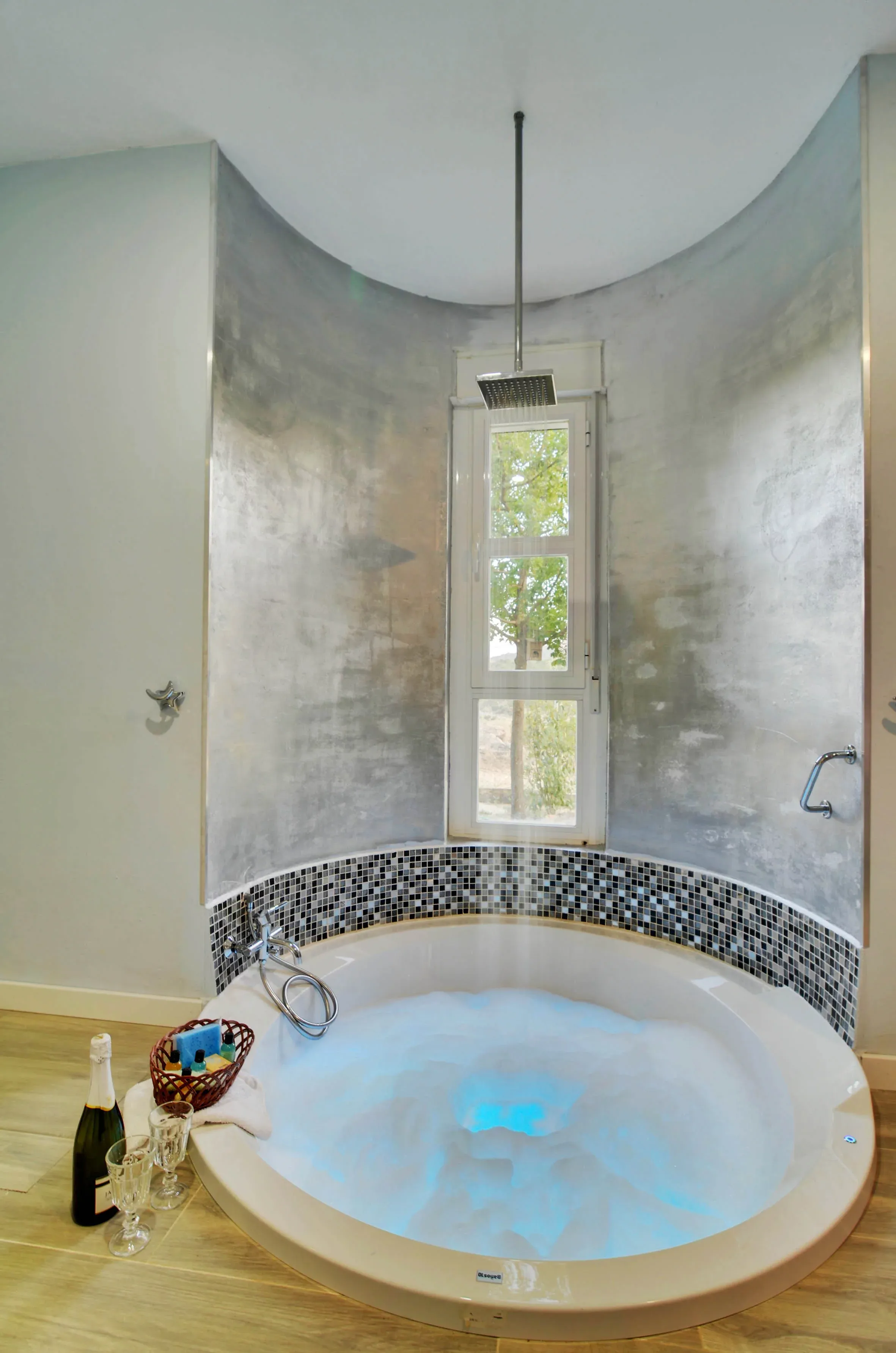 Imagen de Bella Luna jacuzzi con cromoterapia