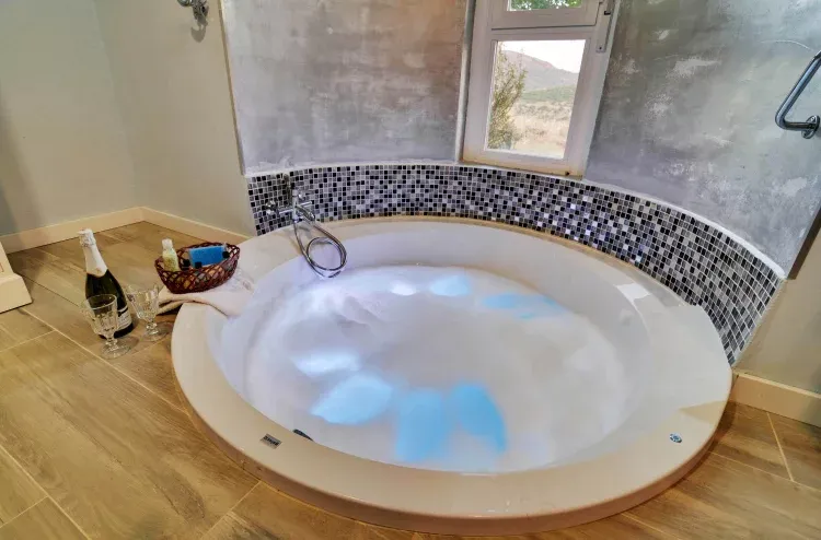 Imagen de Bella Luna jacuzzi con cromoterapia