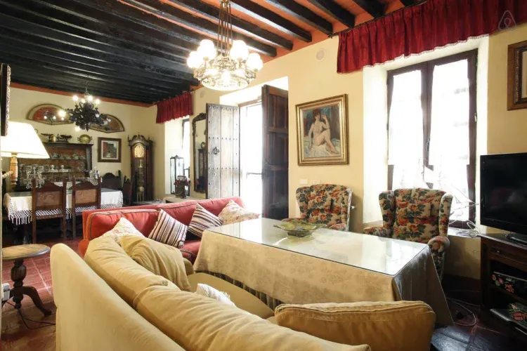 Imagen de Salon Principalhttps://media.er2.co/es/malaga/5d9a5846f4187/635/5d9a595204274.jpg