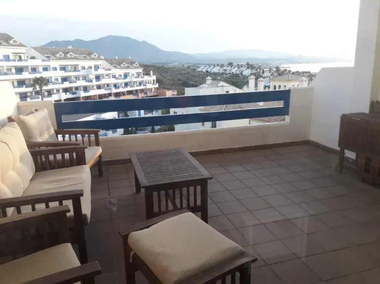 Imagen de Terraza con vistas al mar y la montaña