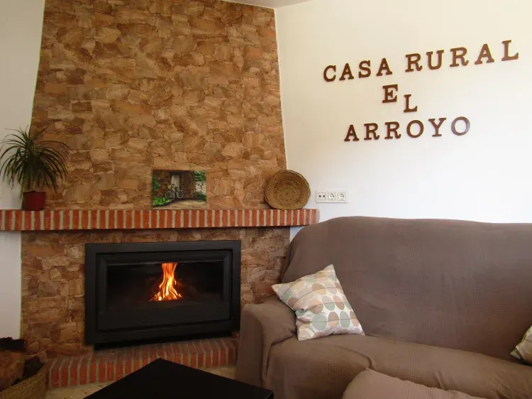 Imagen de Salón con chimenea