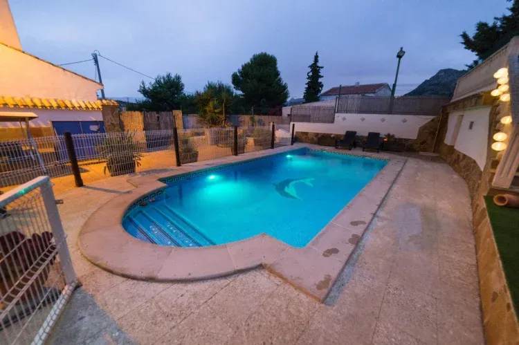 Imagen de Piscina ambiental por la noche