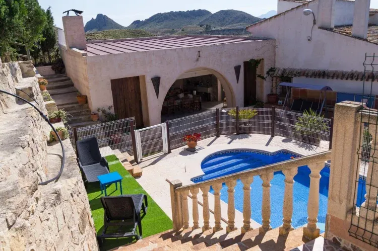 Imagen de Piscina y porche
