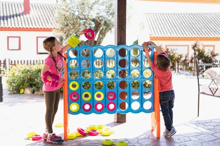 Imagen de Pérgola: Conecta 4 gigante