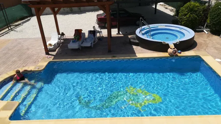 Imagen de Piscina y jacuzzi 