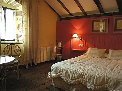 Imagen de Habitación doble con cama de matrimonio.
