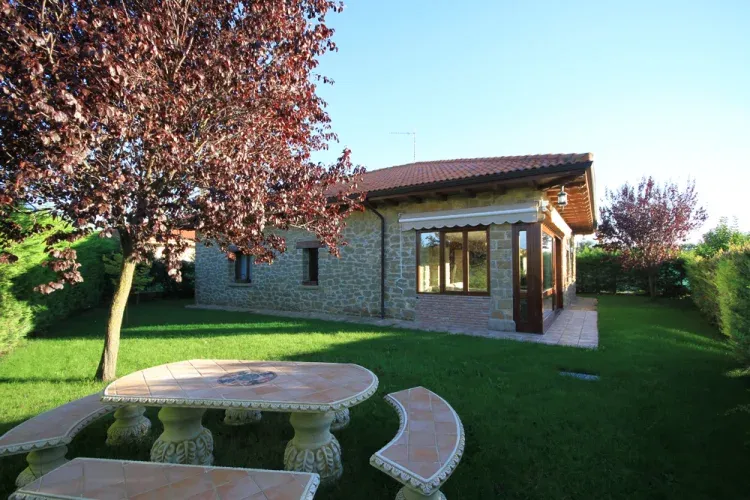 Imagen de Exterior casa y jardín