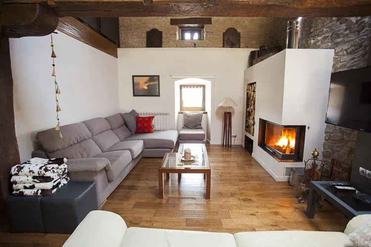 Imagen de Salón con chimenea