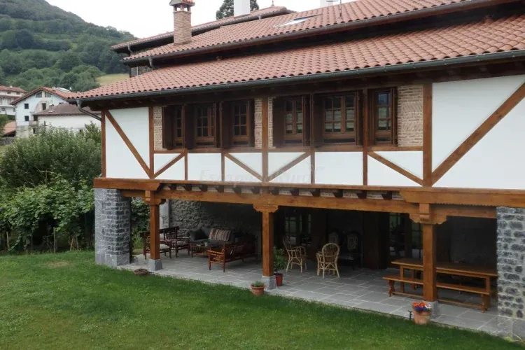 Imagen de Porche y jardín
