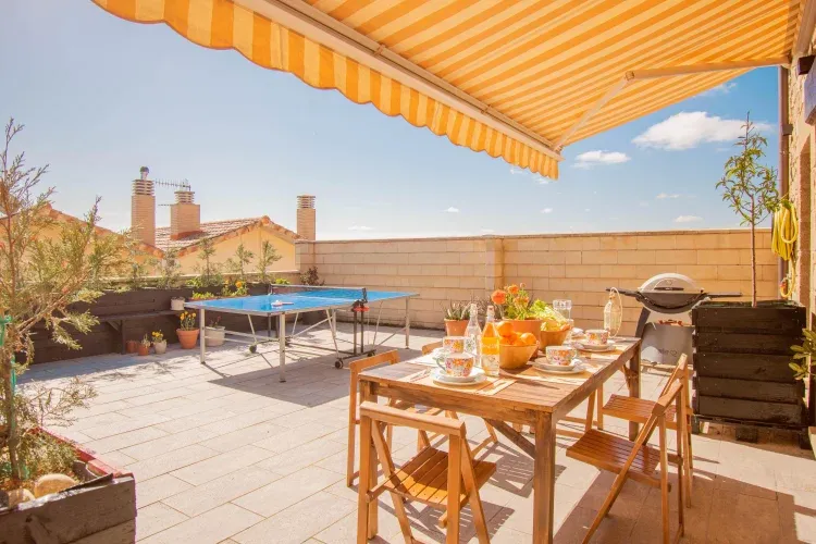 Imagen de En este patio se pude disfrutar de la calma que nos ofrece el pueblo de Mendigorría