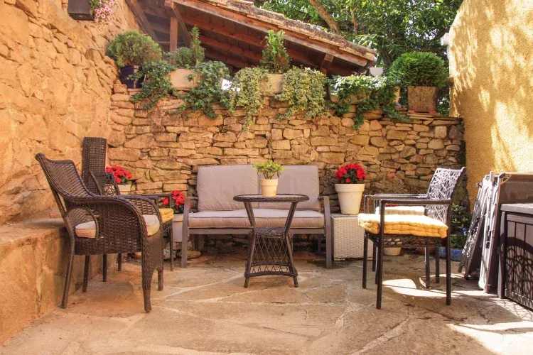 Imagen de En el patio de la casa ezkonberri  