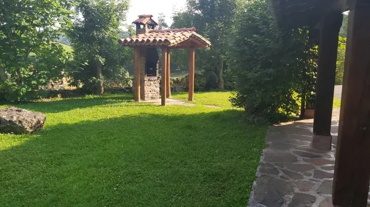 Imagen de Barbacoa cubierta en el jardin