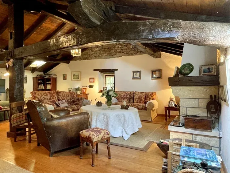 Imagen de Salón con chimenea