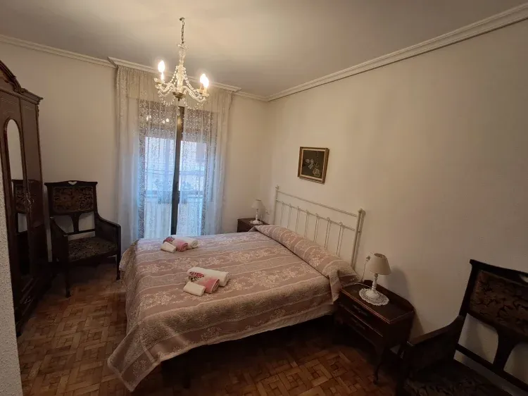 Imagen de hab. con cama de matrimonio