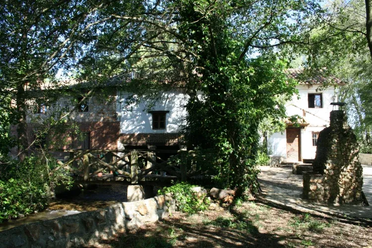 Imagen de Parte delantera de la casa con la barbacoa
