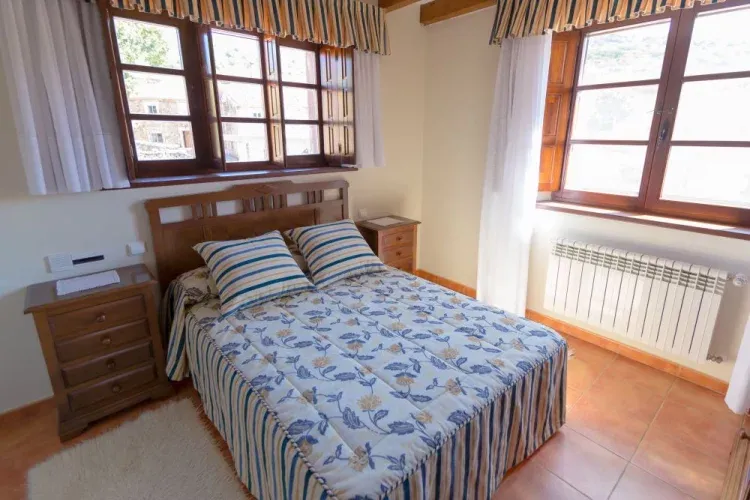 Imagen de Habitación con cama de matrimonio 1