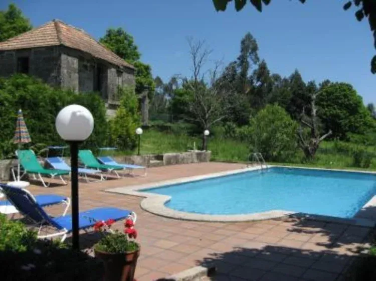 Imagen de Piscina y terraza