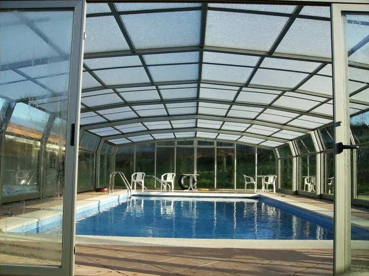 Imagen de Piscina cubierta climatizada
