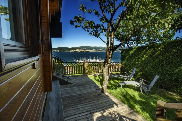 Imagen de jardín y barbacoa casa cerdeira 