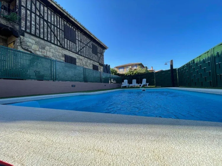 Imagen de Piscina en el jardín