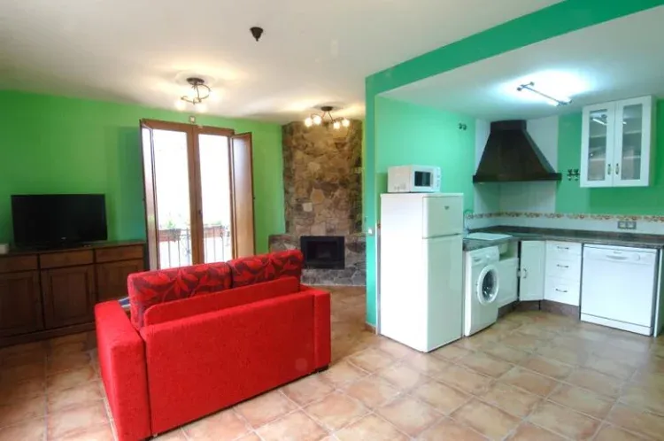 Imagen de sala de estar con chimenea