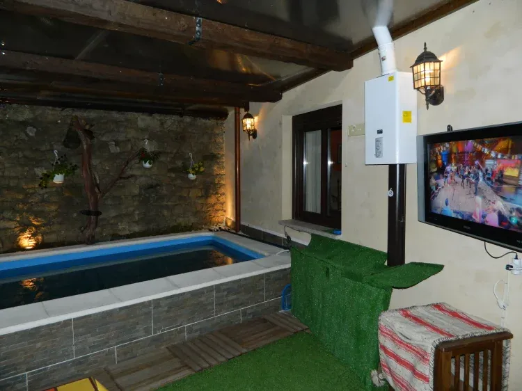 Imagen de Piscina cerrada y coqueta