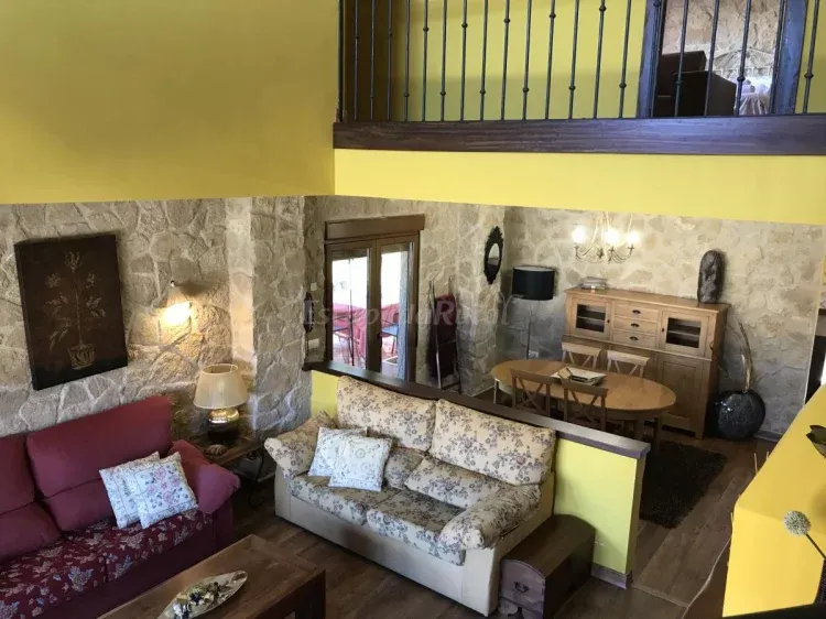Imagen de Salon/comedor diáfano con chimenea