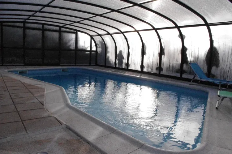 Imagen de piscina cubierta