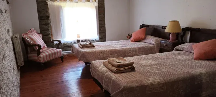 Imagen de Habitación RosaPlanta alta, dos camas individuales.