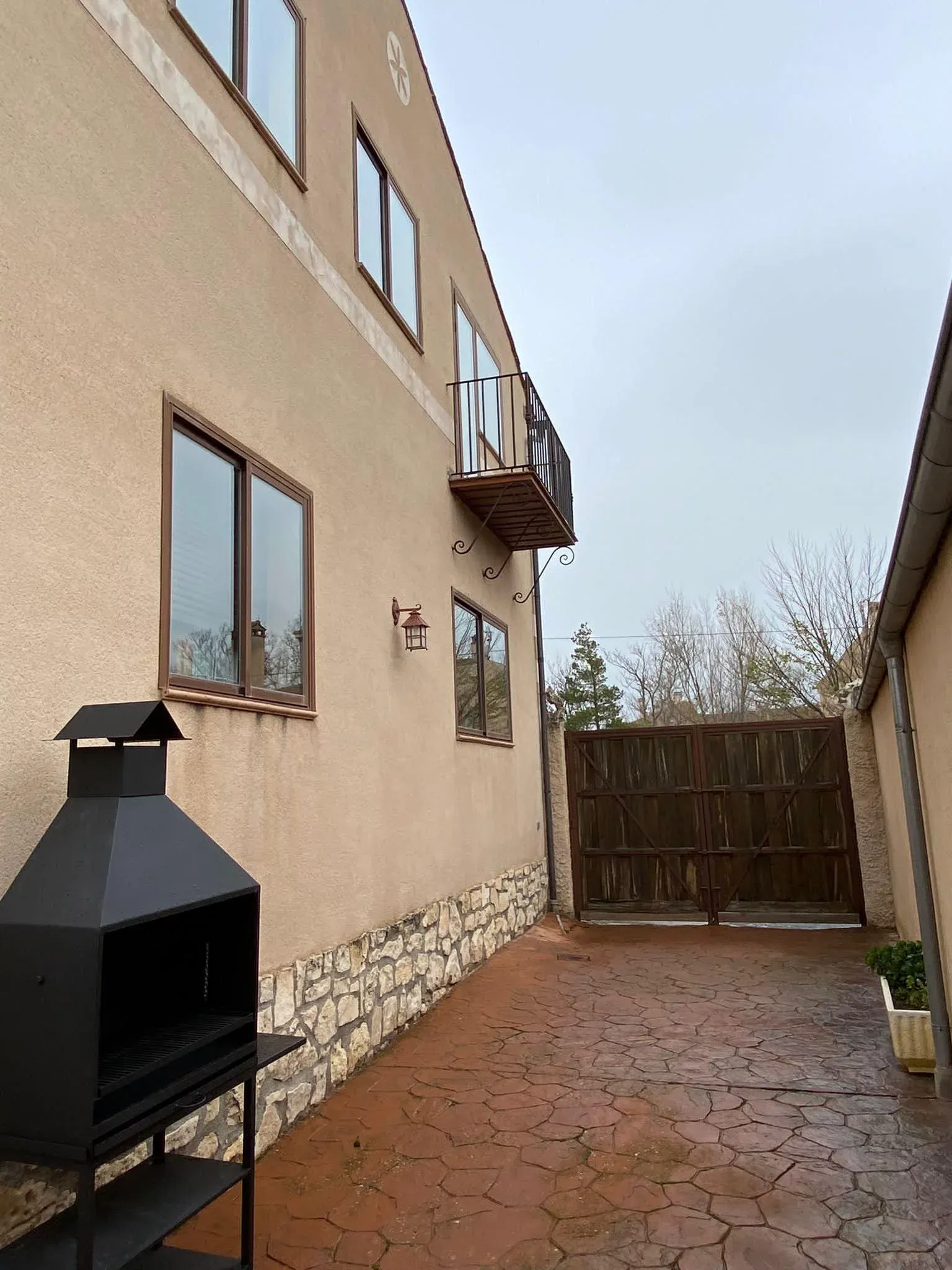 Imagen de patio con barbacoa 