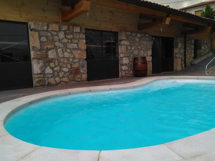 Imagen de Piscina con jacuzzi