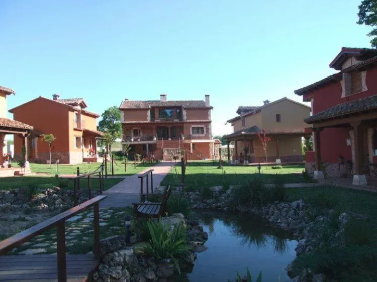 Imagen de exterior complejo a toca