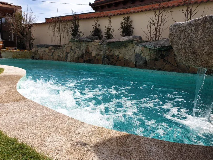 Imagen de Jacuzzi en piscina