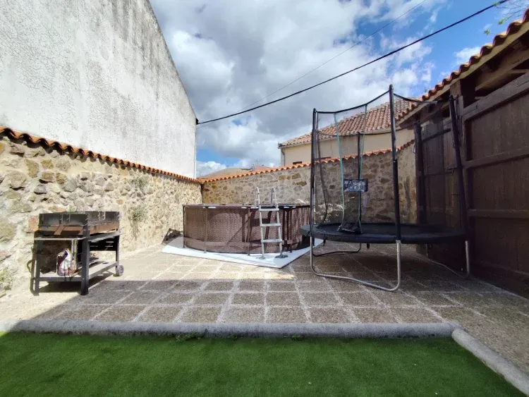 Imagen de Patio con piscina