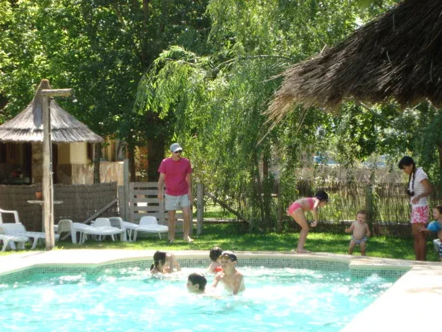 Imagen de Los niños disfrutan de la piscina