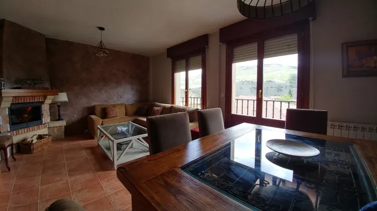 Imagen de SALON CON CHIMENEA