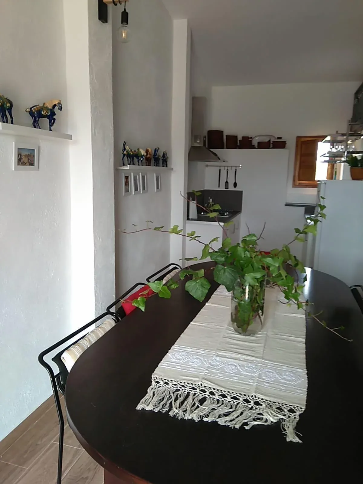 Imagen de Zona comedor, al fondo cocina