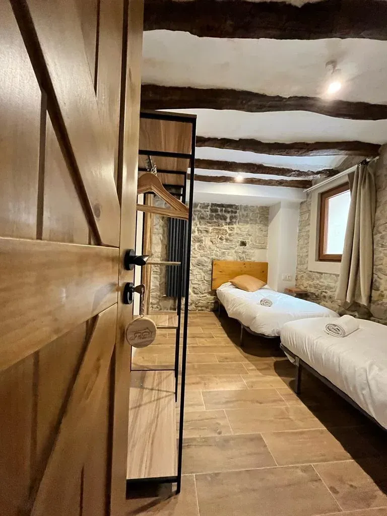 Imagen de Hab Montargull, dos camas individuales pero con un gran baño propio
