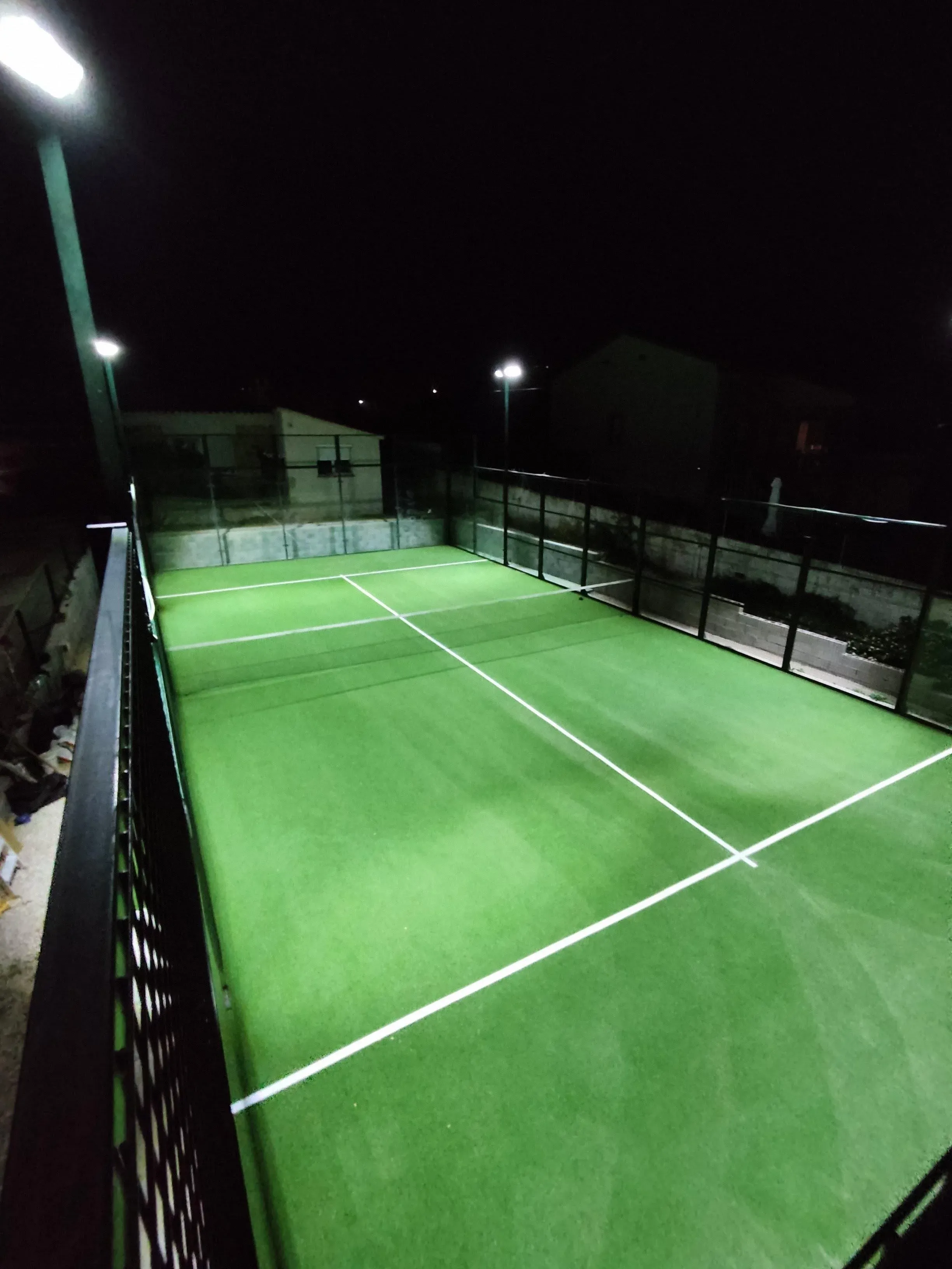 Imagen de Pista de padel de noche