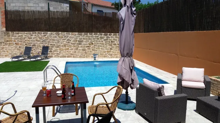 Imagen de Piscina y terraza de apartamentos Las Eras
