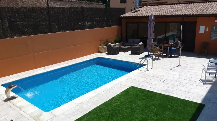 Imagen de Piscina y terraza apartamentos las Eras