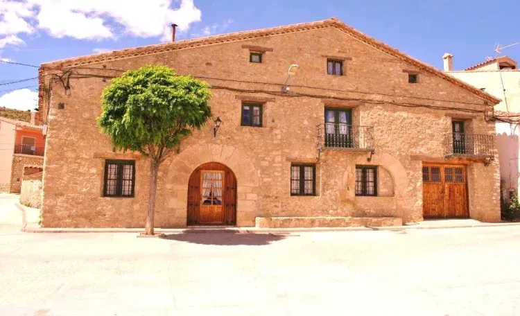 Imagen de Casa Palacete del siglo XVI,en la plaza principal de Terriente,sierra de Albarracin.