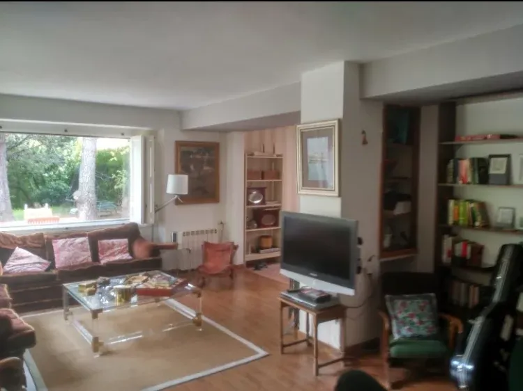 Imagen de Sala con ventanales