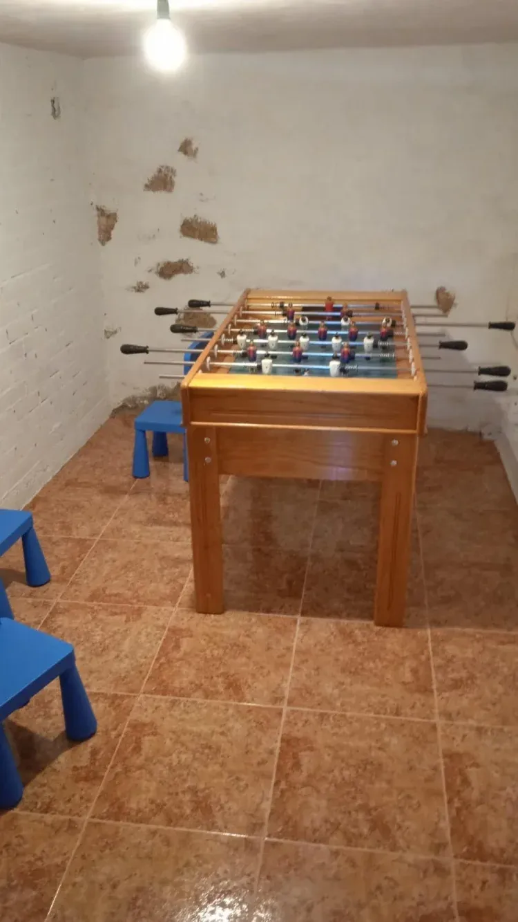 Imagen de  Miguela, antigua cuadra :   futbolin y mesa de dibujo.