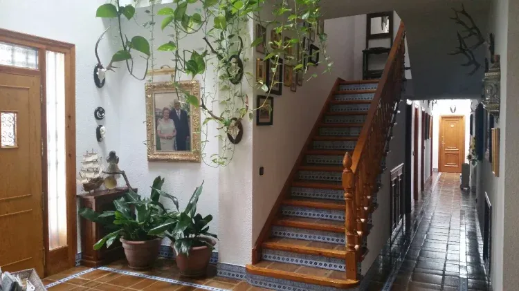 Imagen de Escalera de subida a la buhardilla en la casa principal