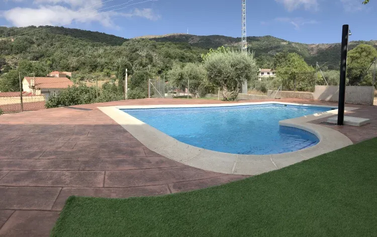 Imagen de Piscina y patio Casa rural El Batán