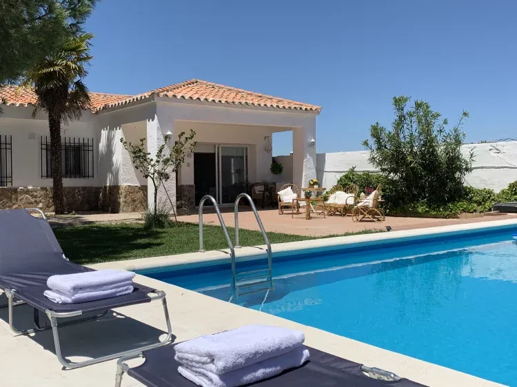 Imagen de Vista piscina y vivienda 