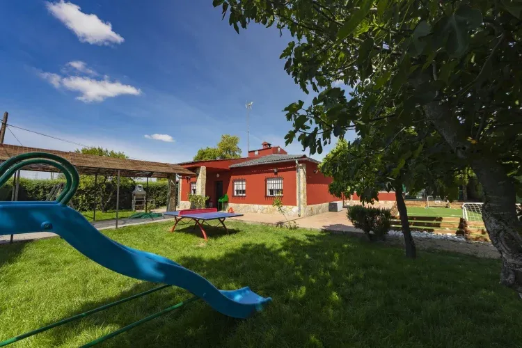 Imagen de La Mayor del Viso: Una vivienda de uso turístico en El Viso de San Juan con capacidad de hasta 12 personas y con todas las comodidades tanto para una escapada rural de fin de semana, como para unas vacaciones.