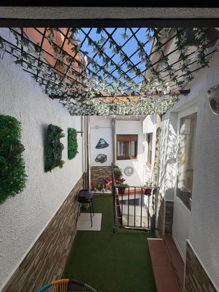 Imagen de Jard&iacute;n con barbacoa